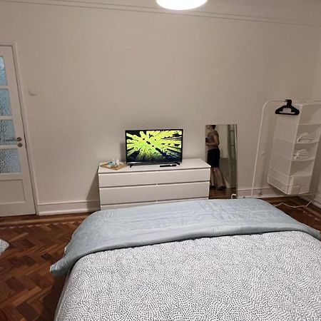 Habitacion Privada Para 3 Grande Con Balcon Лиссабон Экстерьер фото
