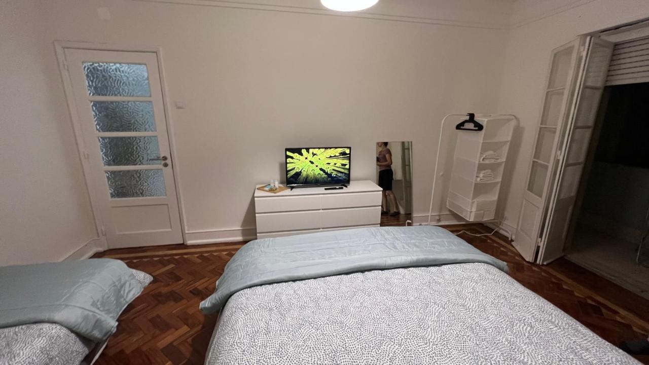 Habitacion Privada Para 3 Grande Con Balcon Лиссабон Экстерьер фото