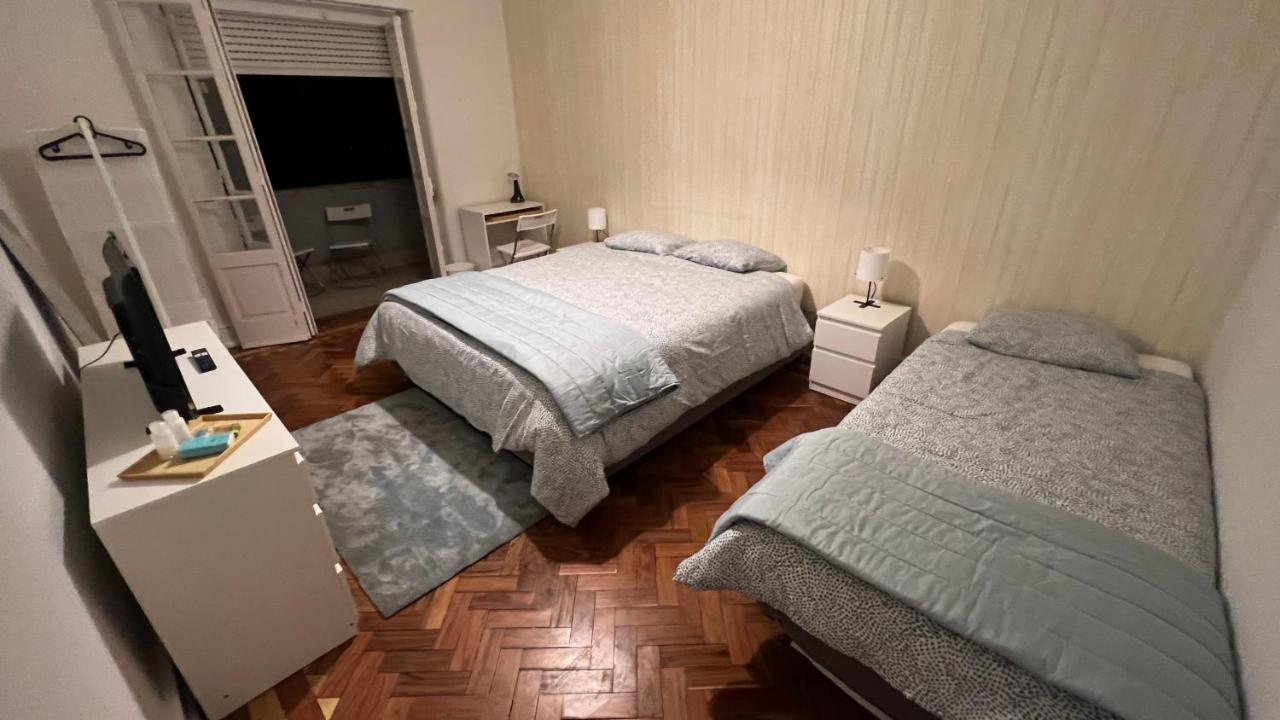Habitacion Privada Para 3 Grande Con Balcon Лиссабон Экстерьер фото